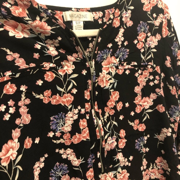 Floral Top - Picture 2 of 4